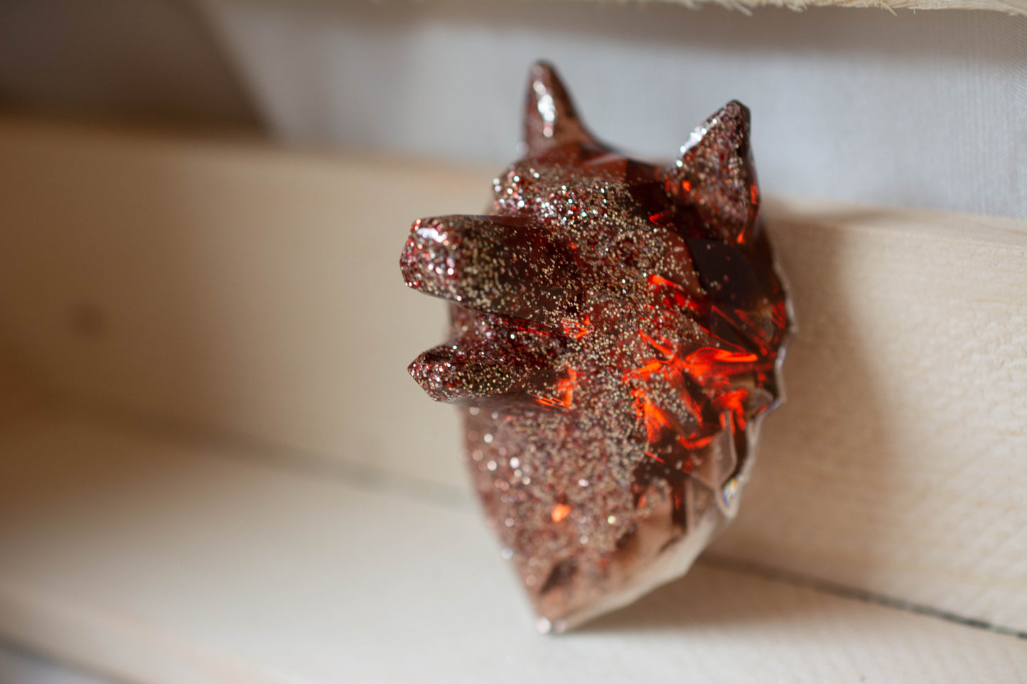 Tête de Loup marron - paillettes marrons et dorés