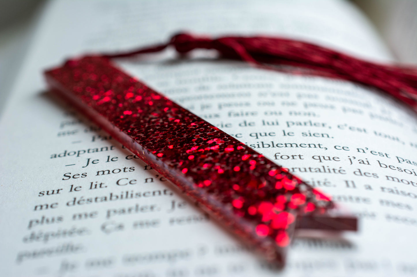 Petit Marque-page rouge - dégradé de paillettes rouges