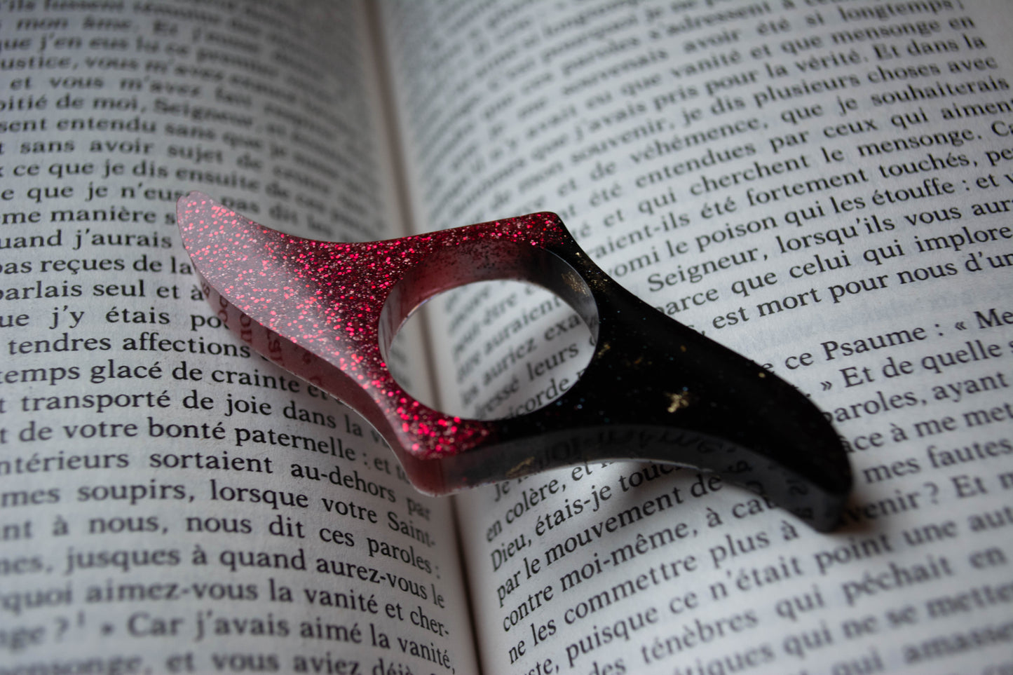 Bague de lecture rouge - noir et feuilles d'or