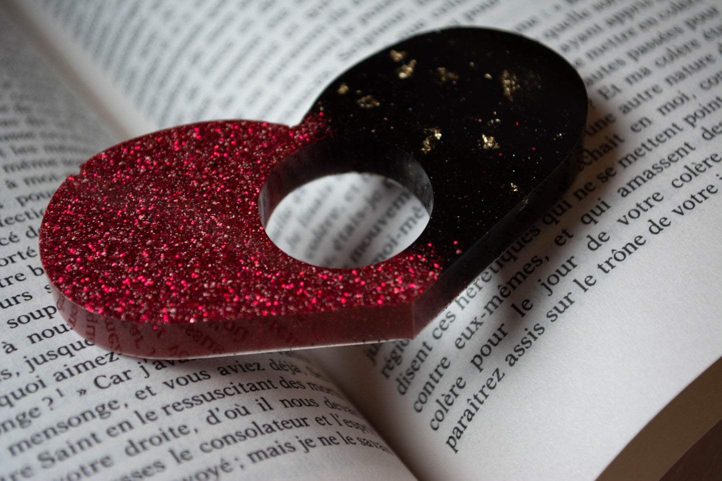 Bague de lecture rouge - noir et feuilles d'or