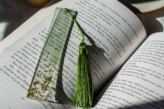 Marque-page vert transparent - feuilles dorées